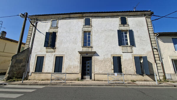 Vente Immeuble Mixte 8 appartements 10 pieces St Andre De Cubzac 10 chambres