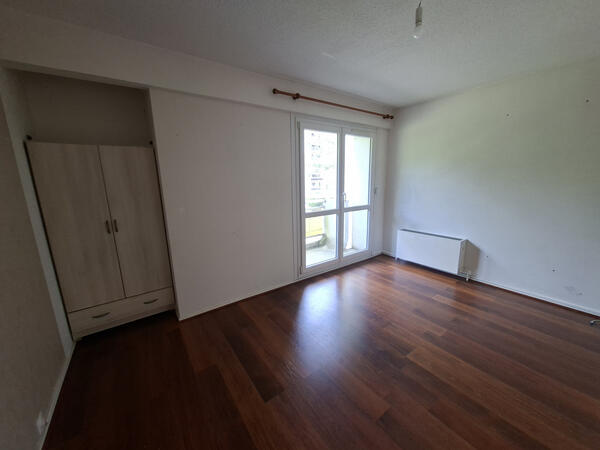 Grande chambre avec balcon