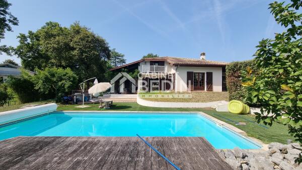 Vente Maison 8 pieces Oeyreluy 6 chambres