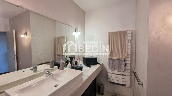 HEUGAS Maison de type F5 et apt F2