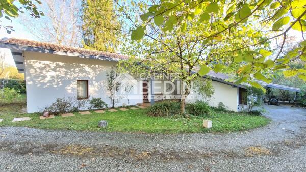 HEUGAS Maison de type F5 et apt F2