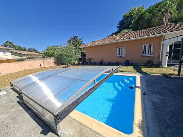 LUMINEUSE MODERNE EN IMPASSE CALME