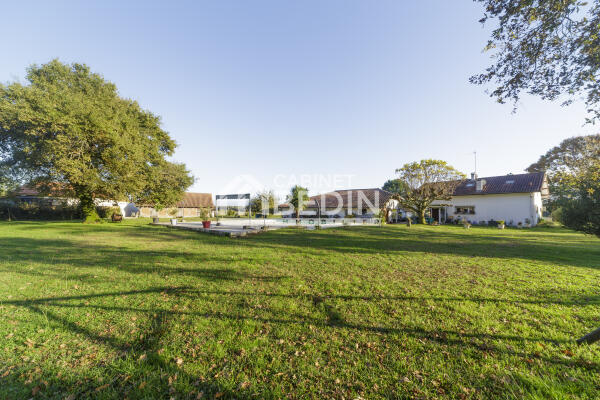 Ensemble immobilier x3  Castet