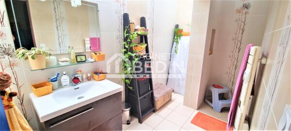 Maison conforatable et dépendance