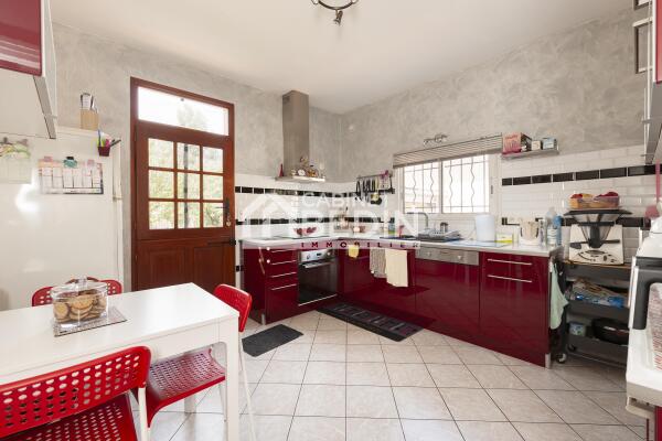 Propriété familiale divisée en 2