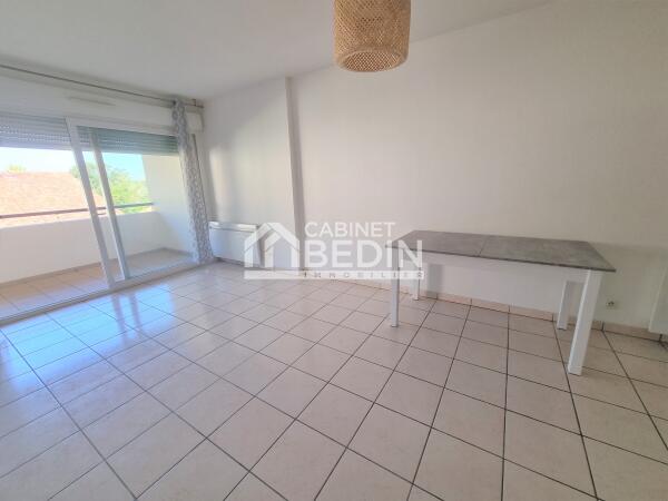 APPARTEMENT T2 terrasse parking lac