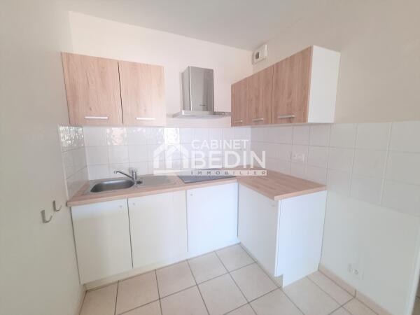 APPARTEMENT T2 terrasse parking lac