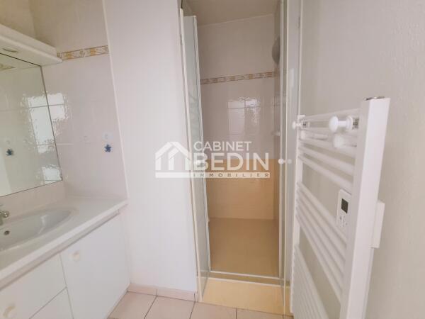 APPARTEMENT T2 terrasse parking lac