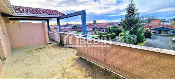 T3 PISCINE TERRASSE SUD ET PARKING