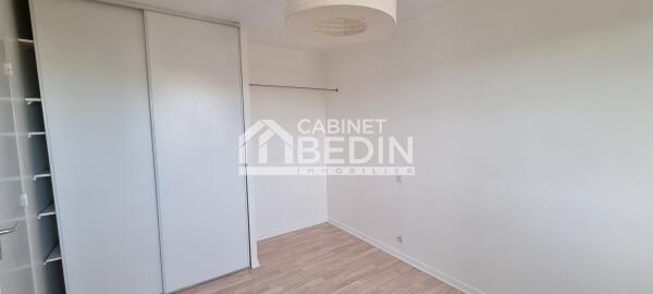 T3 PISCINE TERRASSE SUD ET PARKING