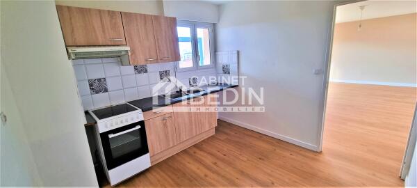 T3 PISCINE TERRASSE SUD ET PARKING