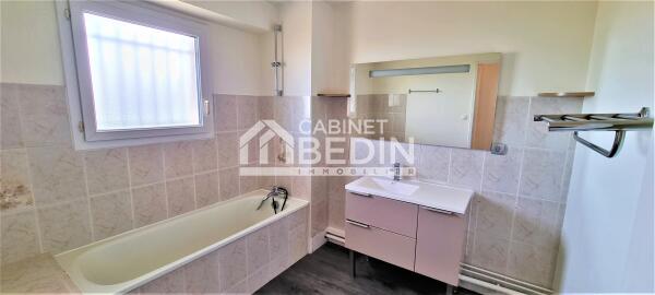 T3 PISCINE TERRASSE SUD ET PARKING