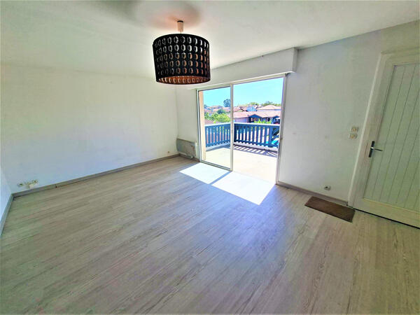 T3 PISCINE +TERRASSE SUD + PARKING