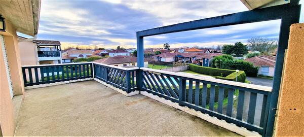 T3 PISCINE +TERRASSE SUD + PARKING