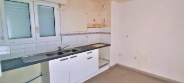 T3 PISCINE +TERRASSE SUD + PARKING