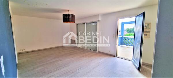 T3 PISCINE TERRASSE SUD ET PARKING