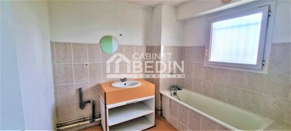 T3 PISCINE TERRASSE SUD ET PARKING