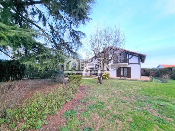 MAISON ST PAUL PISCINE GARAGE