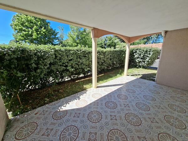T3 RDC chambres-terrasse- jardinet