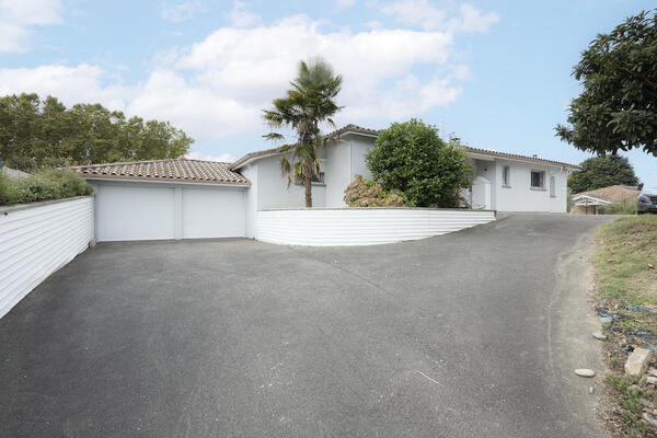 T5+double garage +piscine +terrain